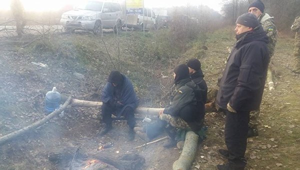 Активисты на месте блокирования работы нефтяного терминала в Житомирской области