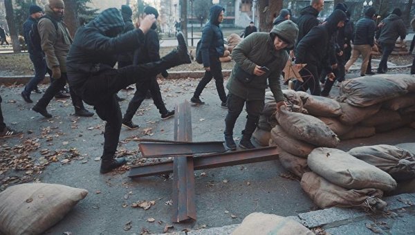 Погром на съемках сериала о советских прокурорах в Харькове с участием Национального корпуса