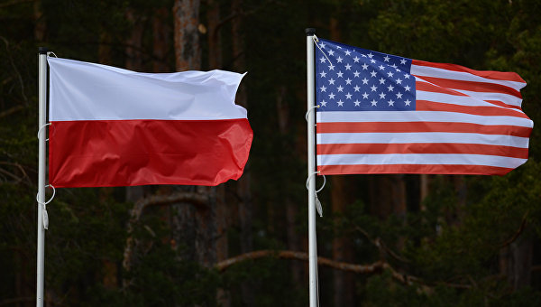 Флаги США и Польши