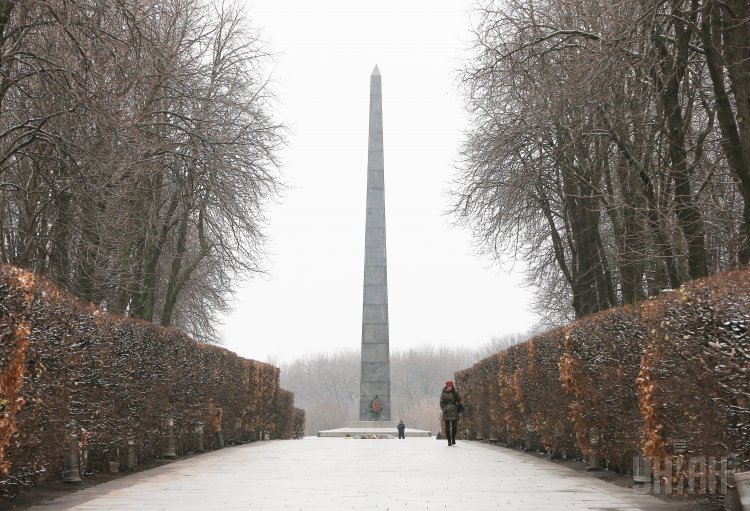 Вечный огонь в Парке Славы в Киеве