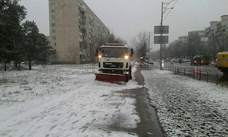 Снегоуборочная техника на улицах Киева