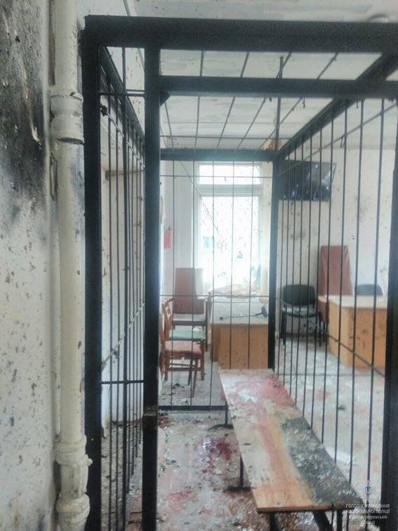 На месте взрыва в суде в Никополе Днепропетровской области