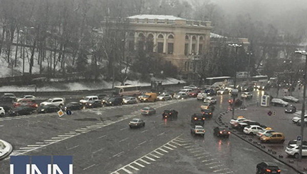 Киев парализовали пробки из-за снега