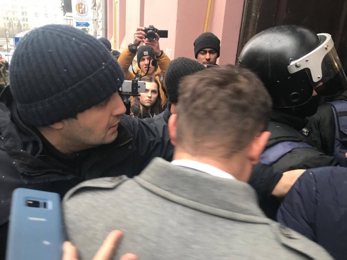 Следственные действия в квартире Саакашвили в Киеве