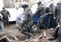 Полиция около дома, где проводилось задержание бывшего председателя Одесской облгосадминистрации, лидера Движения новых сил Михаила Саакашвили в Киеве, 5 декабря 2017 года