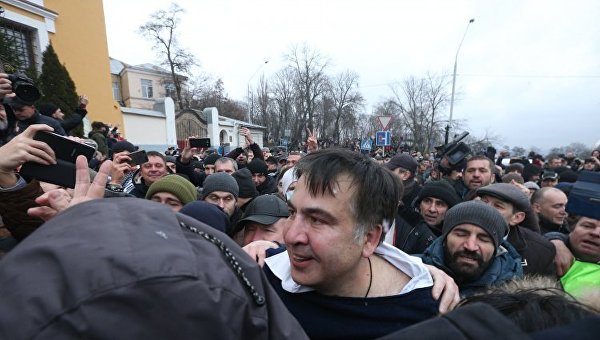 Освобожденный из авто силовиков Михаил Саакашвили