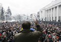 Михаил Саакашвили обращается к своим сторонникам со сцены около здания Верховной Рады Украины
