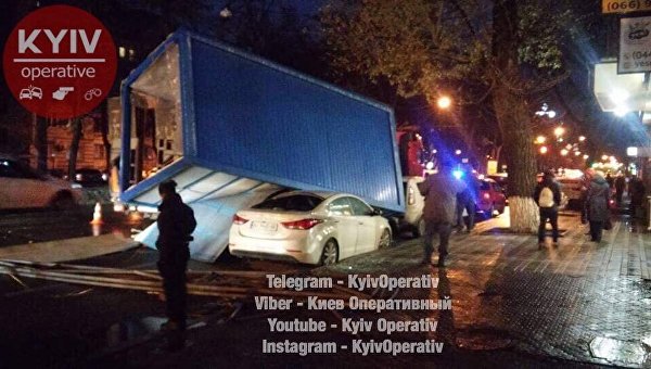 В центре Киева МАФ упал на Hyundai