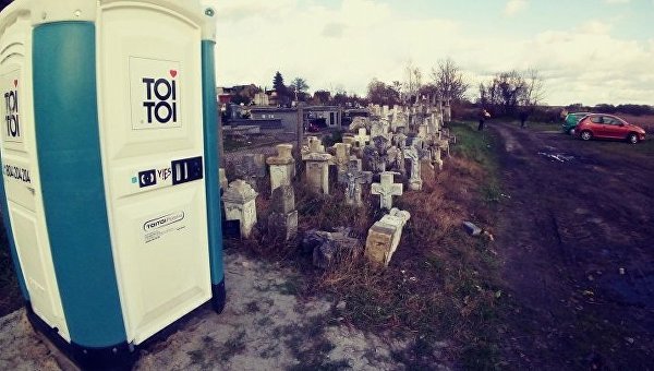 Туалет на территории кладбища