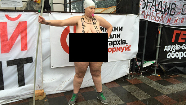 В центре Киева задержана голая женщина