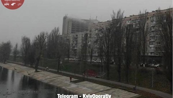 В Киеве горит бывшая гостиница Славутич