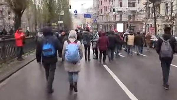В Киеве стартовал марш за импичмент Порошенко