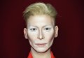 Британец с помощью макияжа превращается в знаменитостей