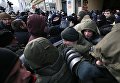 Стычки активистов с сотрудниками полиции и нацгвардейцами под судом, где будет избираться мера пресечения Михаилу Саакашвили