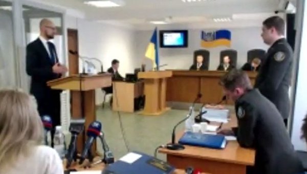 Арсений Яценюк в суде по делу Януковича