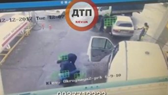В Киеве на заправке БРСМ избили АТОшника