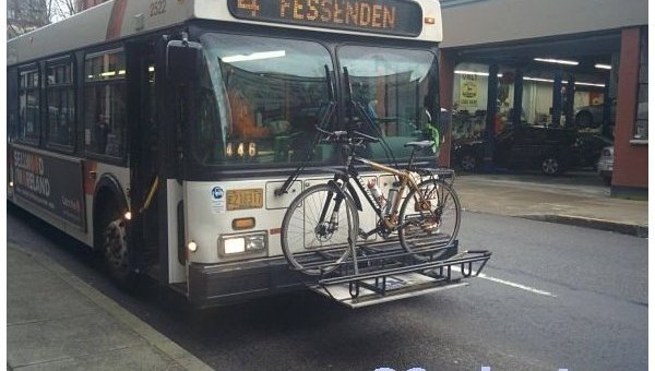 Крепление для велосипедов на автобусе