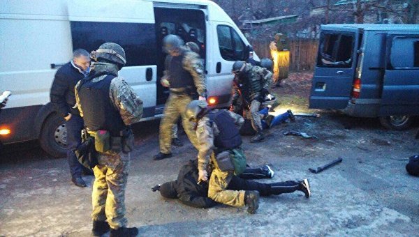 Сотрудники криминальной полиции задержали девять фейковых «полицейских» в Запорожье