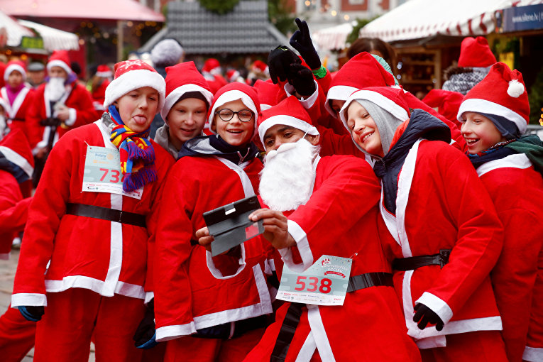 Традиционный забег Санта-Клаусов в Риге