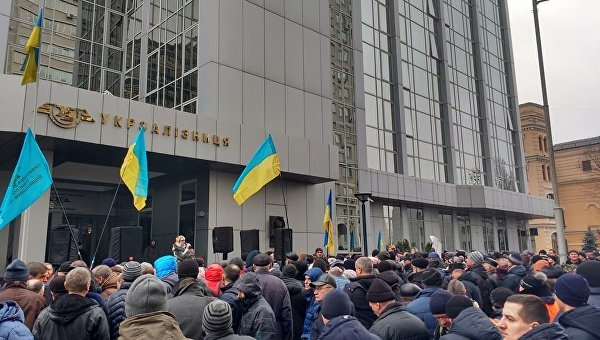 В Киеве железнодорожники пикетируют Укрзализныцю