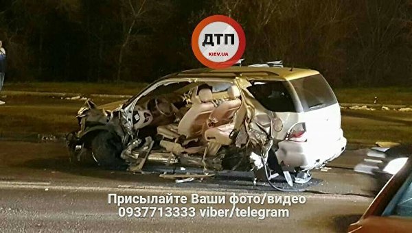 В Киеве ночью столкнулись несколько авто, двое пострадавших госпитализированы
