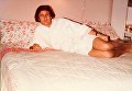 Дональд Трамп изображает актера Берта Рейнолдса в скандальной фотографии на развороте журнала Cosmopolitan 1972 года