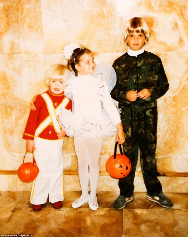 Эрик, Иванка и Дональд-младший в Хеллоуин