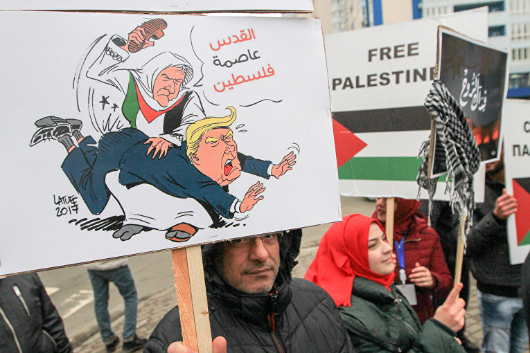 Акция протеста под Американским посольством против срыва мирного процесса на Ближнем Востоке, вызванного решением американского президента Дональда Трампа о признании Иерусалима столицей Израиля