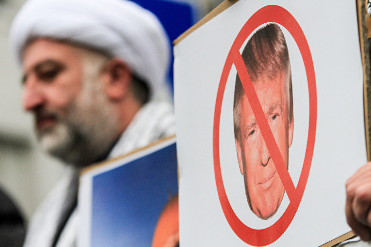 Акция протеста под Американским посольством против срыва мирного процесса на Ближнем Востоке, вызванного решением американского президента Дональда Трампа о признании Иерусалима столицей Израиля