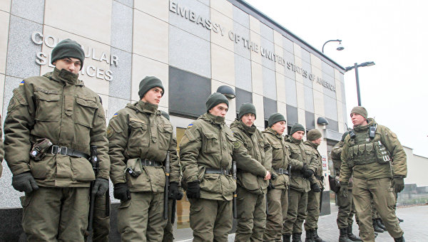 Украинские правоохранители на акции протеста. Архивное фото