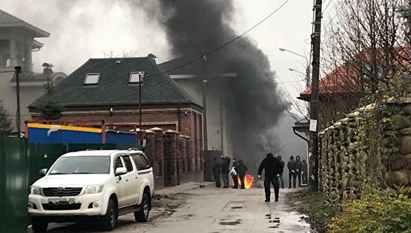 В Киеве под домом экс-министра Ставицкого подожгли шины
