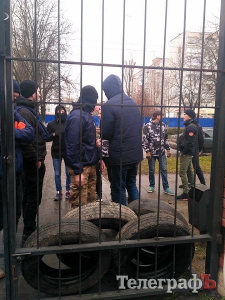 Потасовка Нацкорпуса с полицией в Кременчуге
