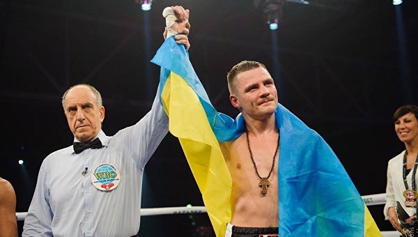 Украинский боксер Денис Беринчик
