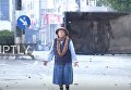 Безоружная пожилая женщина встала между солдатами и протестующими в Вифлееме