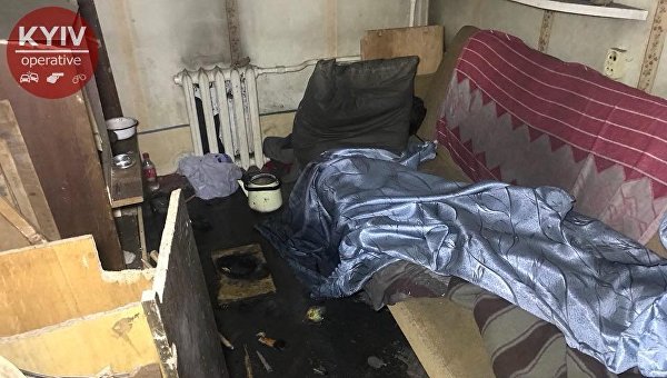 Мужчина развел костер в квартире и чуть не сжег весь дом