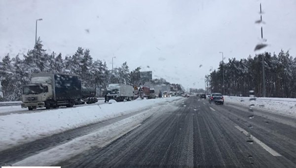 Заблокированная трасса Киев - Одесса из-за снегопада, 19 декабря 2017