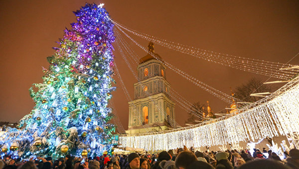 Главная елка Украины на Софиевской площади в Киеве, 19 декабря 2017