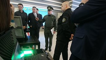 Аваков и Турчинов показали систему фиксации биометрических данных