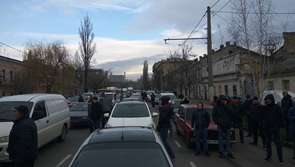 Спецоперация в Одессе: полиция штурмовала автосалон, заблокированное движение, 22 декабря 2017