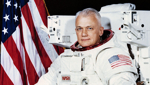 Американский астронавт Брюс Маккэндлесс