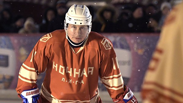Президент РФ В. Путин принял участие в хоккейном матче НХЛ на Красной площади