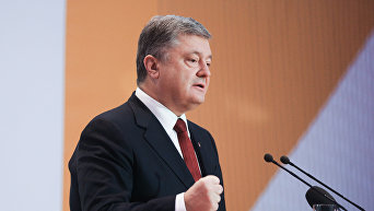 Петр Порошенко  в ходе выступления по случаю Дня дипломатической службы Украины