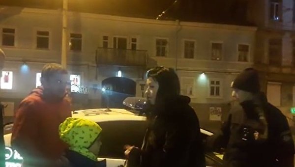 Сотрудница одесской мэрии везла в машине маленького ребенка в нетрезвом состоянии. Видео