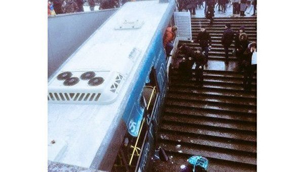 Автобус в Москве въехал в подземный переход: есть жертвы