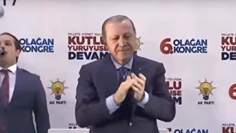 На Эрдогана набросился поклонник, который захотел его обнять