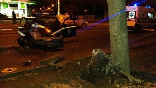 Автомобиль военных попал в аварию в Харькове
