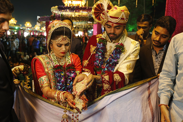 Массовая свадьба в Индии