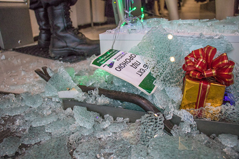 В центре Киева из магазина вынесли 40 самых дорогих шуб