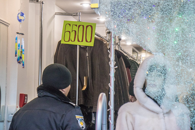 В центре Киева из магазина вынесли 40 самых дорогих шуб