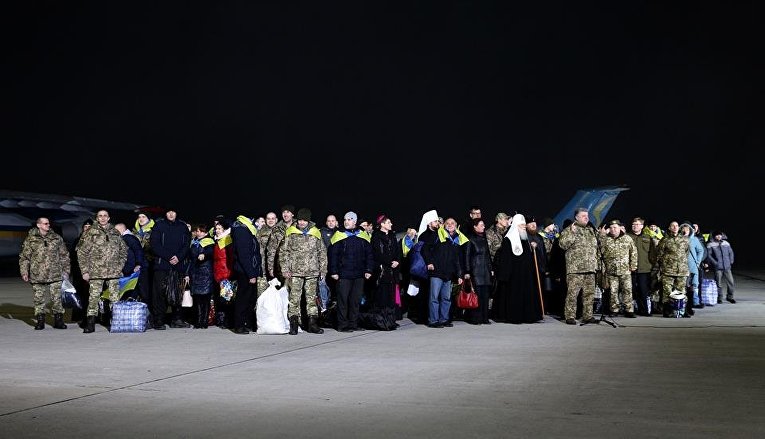Встреча в Борисполе украинцев, освобожденных из плена в Донбассе